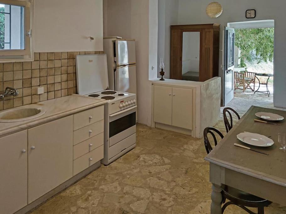 Στούντιο Σε Πέτρινο Σπίτι, Κοντά Σε Παραλία Apartment Kyparissia Exterior photo